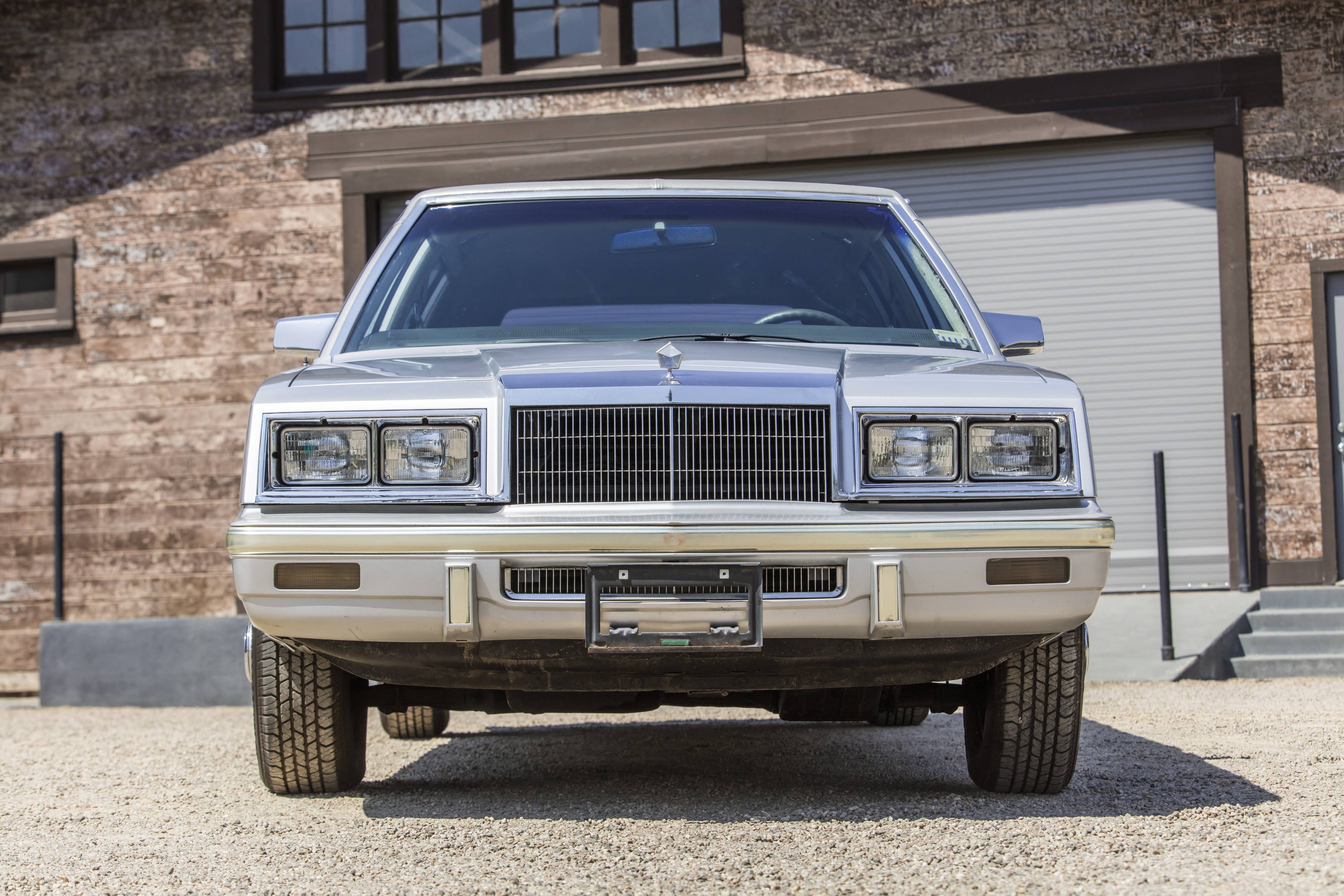 neo Chrysler Imperial Sedan (Gold) (1/43 scale model)