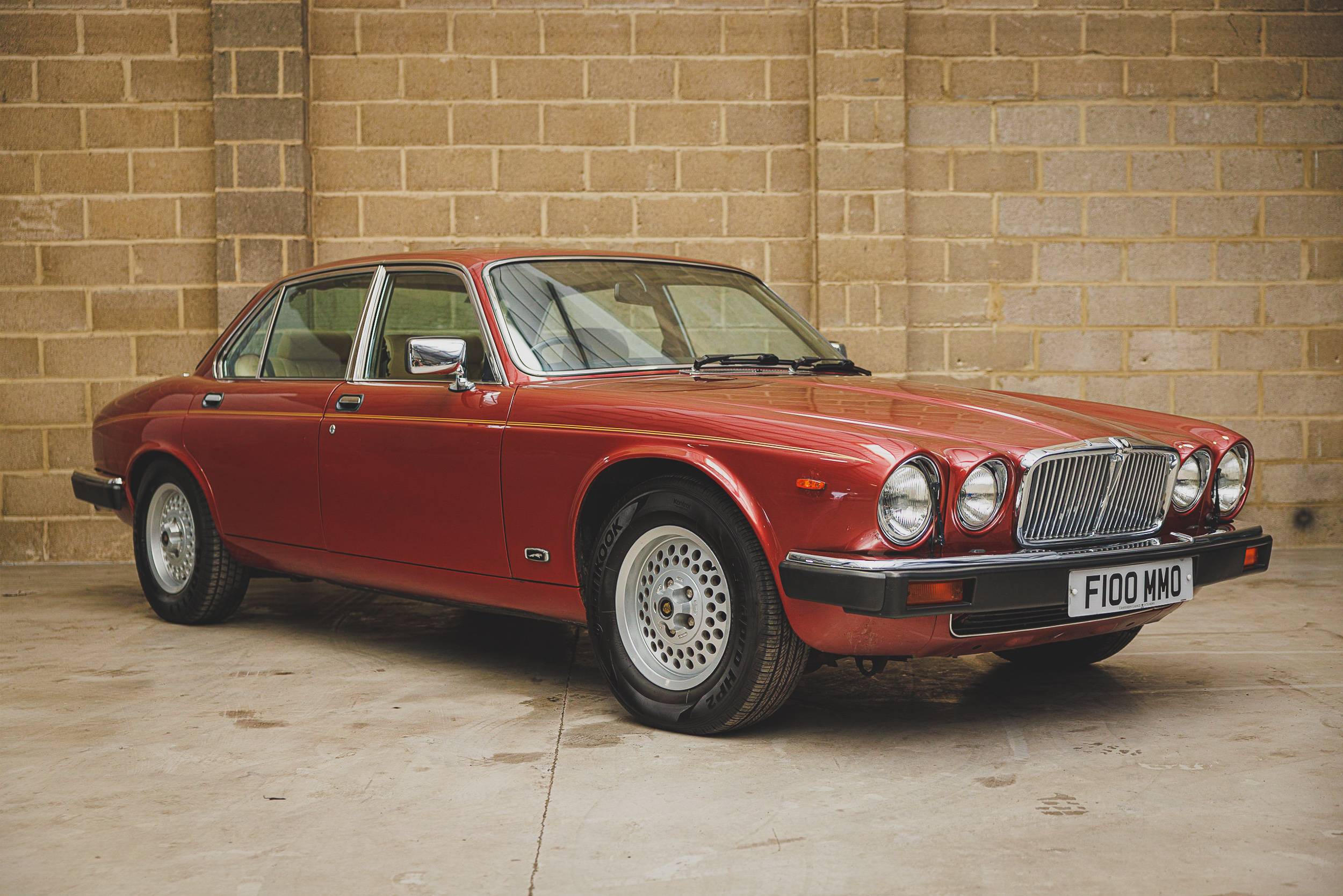 JAGUAR レッド ヴィンテージモデル 1988 Jaguar XJS | GR Auto Gallery