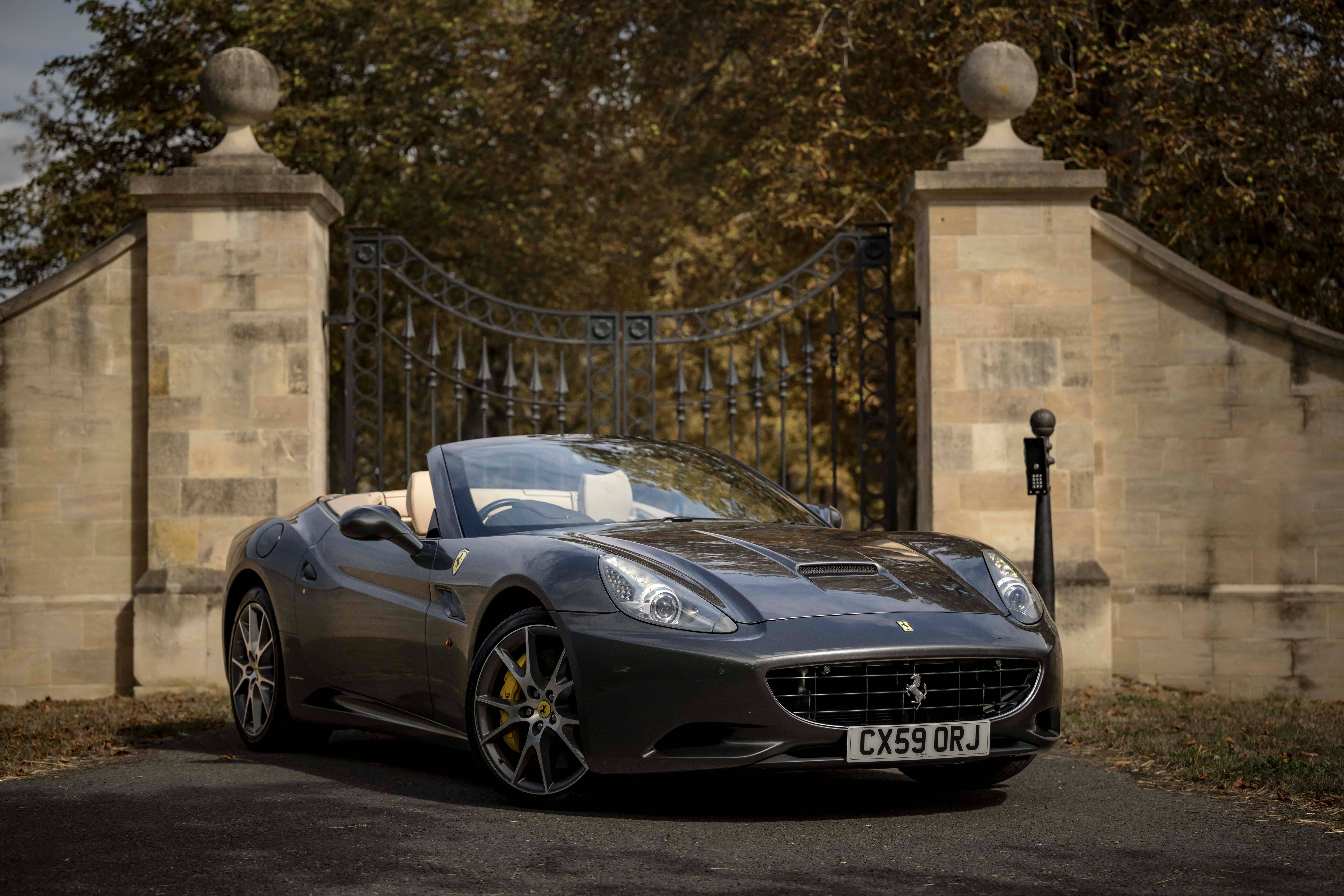 Ferrari California カタログ 01d2f6db-844a-4a20-8edf-