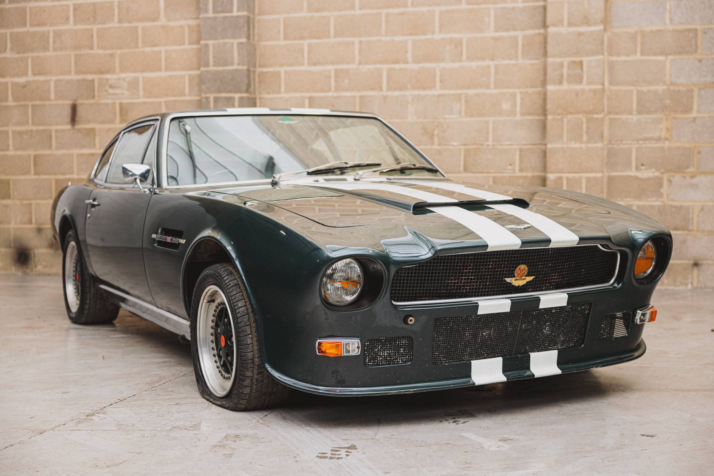 アストンマーチン V8/V12 バンテージ 高級カタログ ボンドカー file.jpg