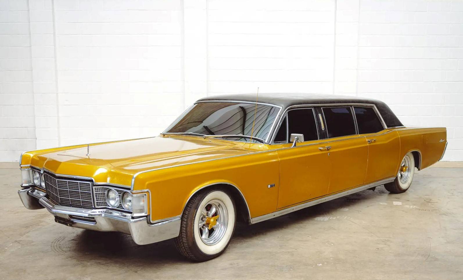 希少！激レア！当時物！amt '69 LINCOLN CONTINENTAL 1969 Lincoln Continental at the 2021 SEMA Show - YouTube