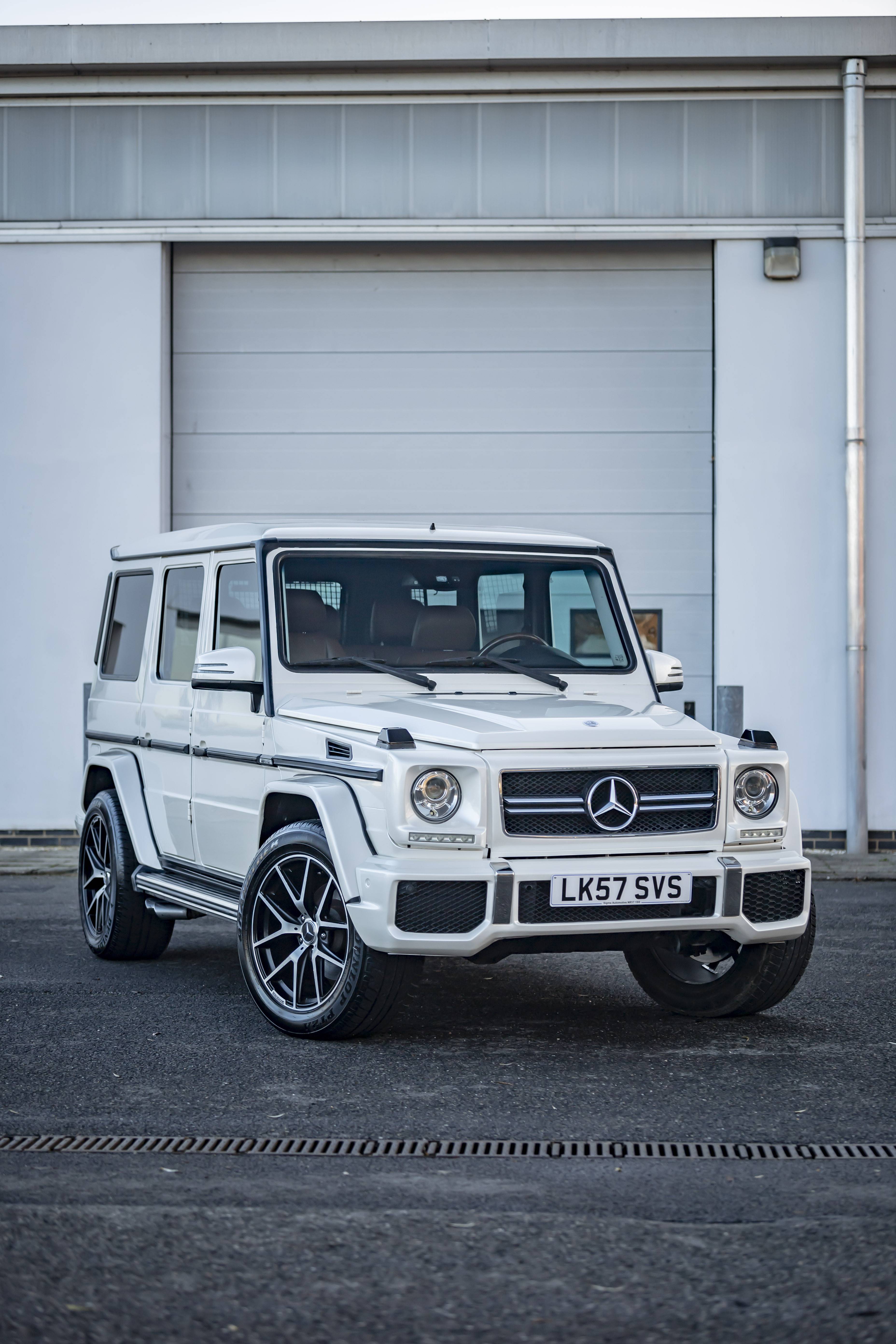 Mercedes-Benz G 55 AMG ブラックとCLS ホワイトのセット media-1fb932b8-dfe3-422c-87d8-