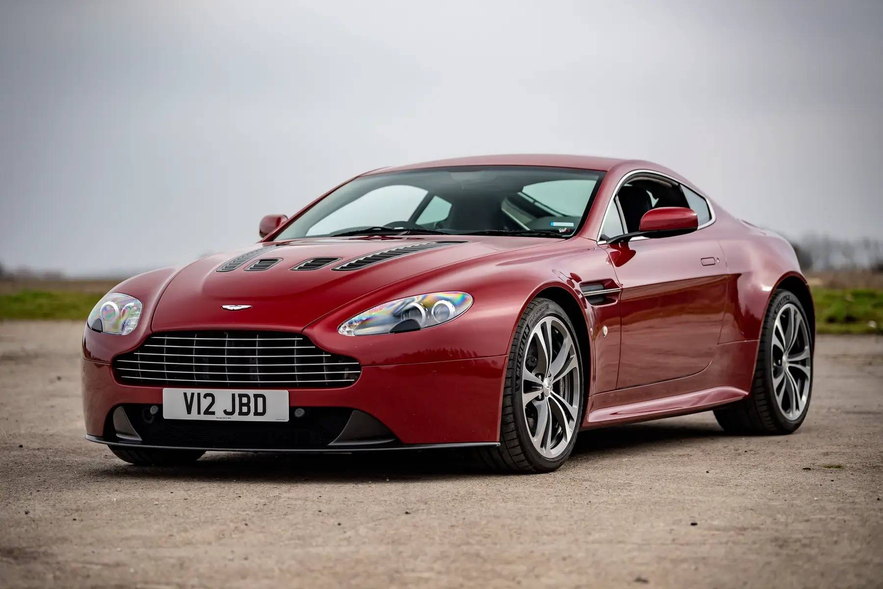 Spark Aston Martin V12 Vantage 2009 | eBay