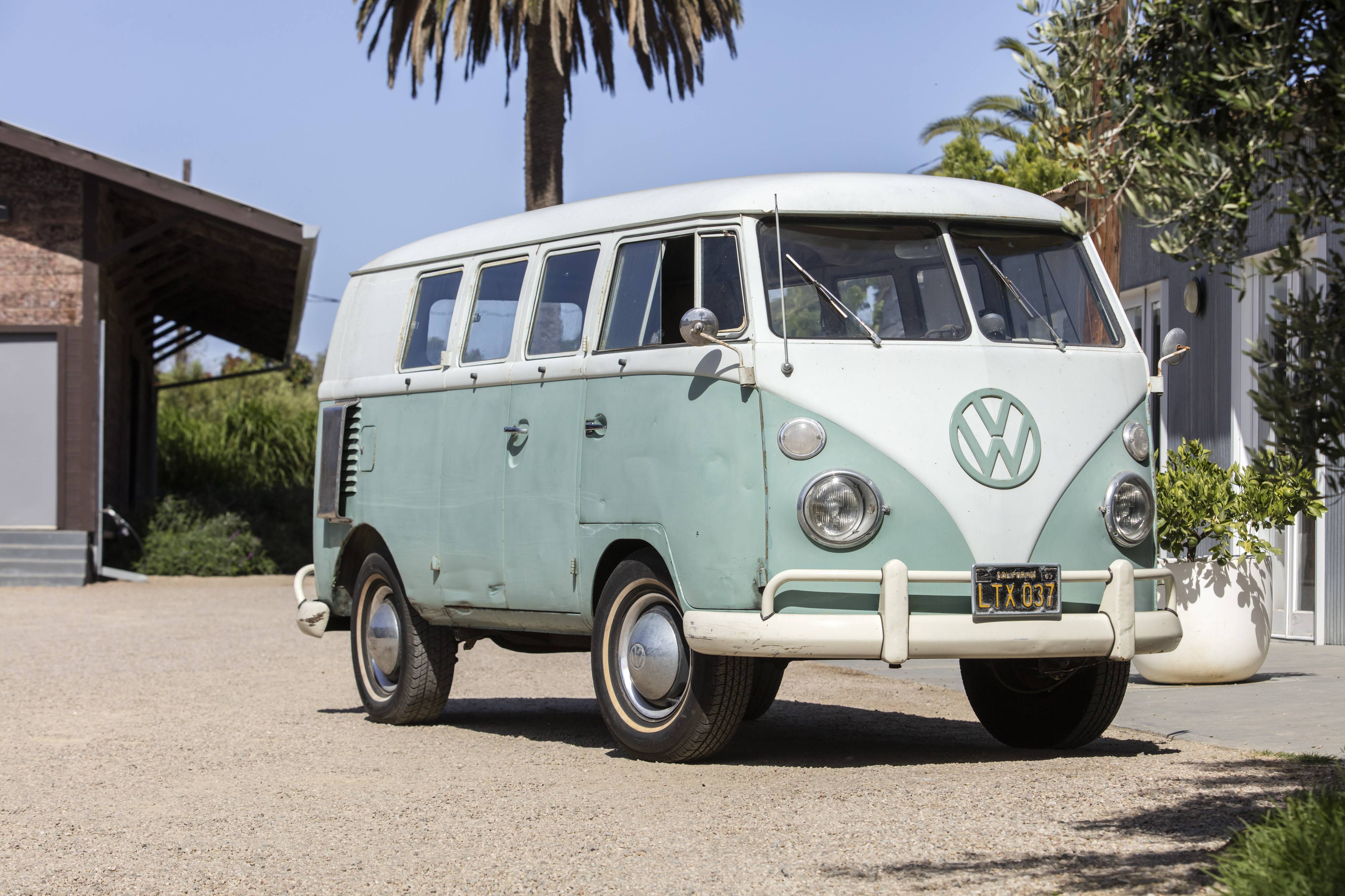 1962 ワーゲンバス☆V-DUB＄ タイプ2JadaTOYS VW BUS 1962 Volkswagen Bus With Surfboard