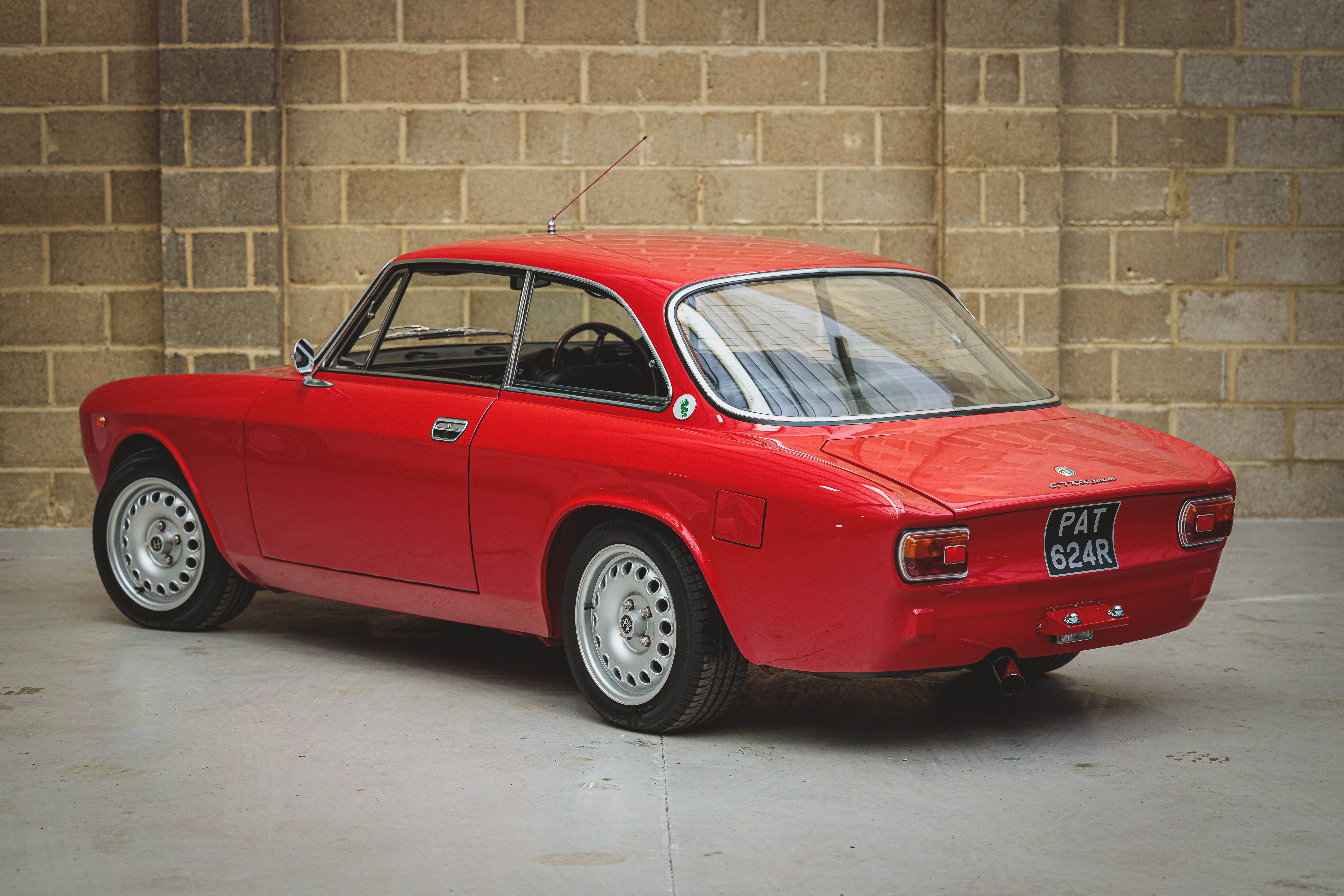 Alfa Romeo Giulia GTV 1976 スロットカー Alfa Romeo Giulia GTV 1976 スロットカー